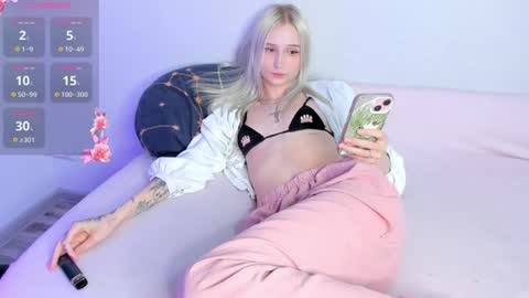 Gwen online show from August 10, 9:27 pm