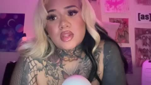 Avery Lee online show from August 7, 12:27 pm