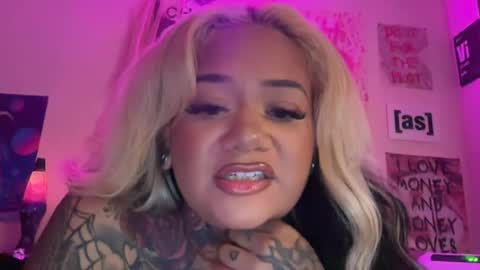 Avery Lee online show from August 7, 1:44 pm