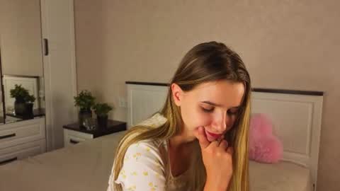 Mary online show from August 13, 10:29 am