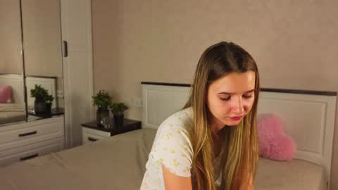 Mary online show from August 13, 1:47 pm
