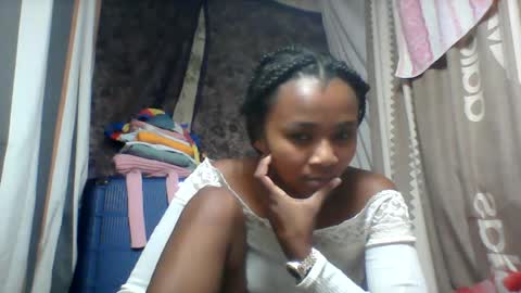 oooozafiette online show from August 8, 6:19 pm