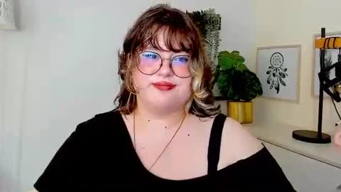 OpheliaLush online show from August 11, 11:45 am