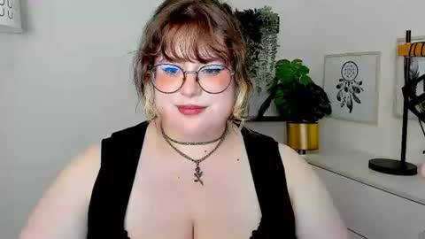 OpheliaLush online show from August 12, 8:05 am