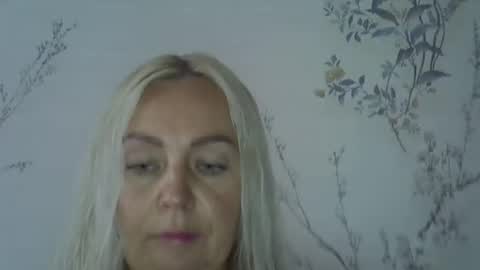 orange_luv online show from August 10, 6:37 am