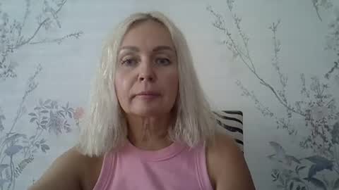 orange_luv online show from August 10, 9:55 am