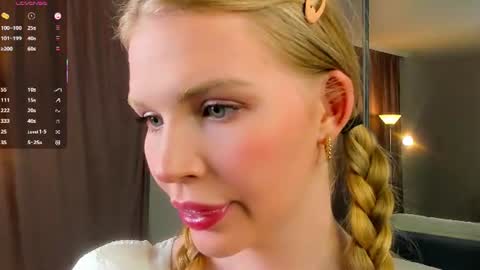 Elis online show from August 11, 9:06 pm