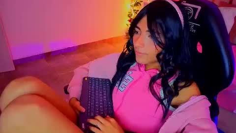 osamu_tay online show from August 14, 9:46 am