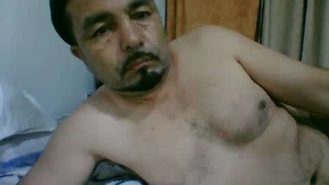 oscarjhe3512 online show from May 19, 3:40 am