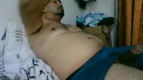 oscarjhe3512 online show from May 23, 1:41 am