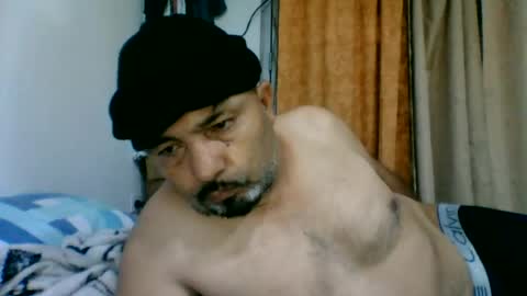 oscarjhe3512 online show from June 14, 2:08 am