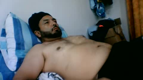 oscarjhe3512 online show from July 25, 3:21 am