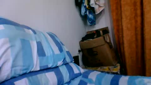 oscarjhe3512 online show from July 26, 2:49 am