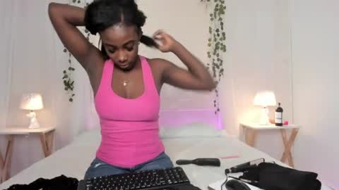 oshun_444 online show from August 4, 11:51 am