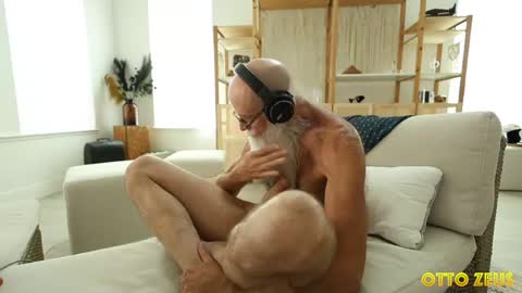 Otto Zeus or JacquesValue online show from June 4, 8:57 pm
