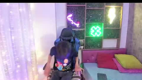 alex online show from August 5, 3:59 am