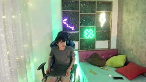 alex online show from August 11, 7:54 am