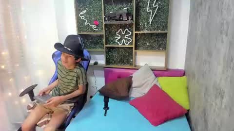 alex online show from August 15, 7:45 am