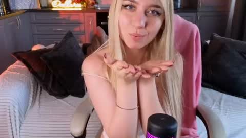 Gretta online show from August 9, 4:02 am