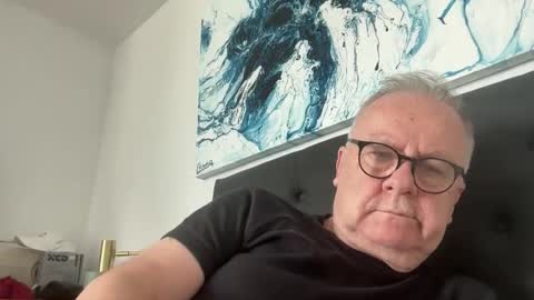ozhairybearxxxx online show from March 23, 12:59 am