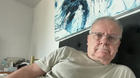 ozhairybearxxxx online show from June 12, 3:35 am