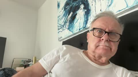 ozhairybearxxxx online show from July 7, 12:36 am