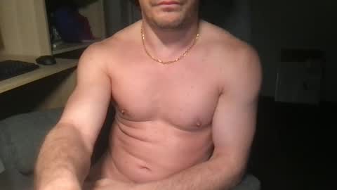 ozsurferboy773375 online show from May 13, 8:03 am