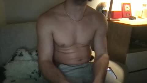 ozsurferboy773375 online show from May 13, 10:37 am