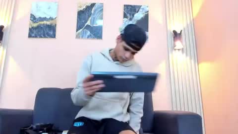 ozuna_hot_ online show from July 28, 11:27 am
