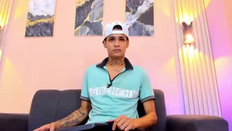 ozuna_hot_ online show from July 30, 11:39 am