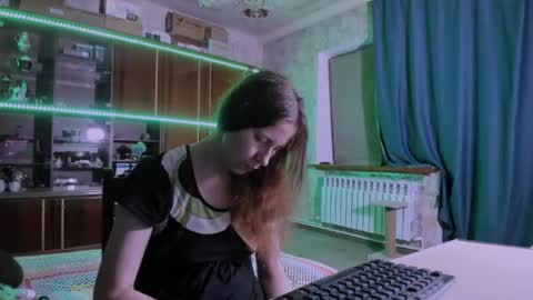 Ella online show from August 9, 4:08 pm