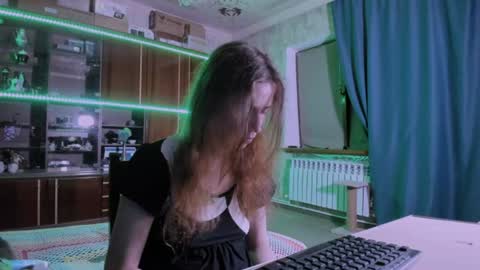 Ella online show from August 9, 6:20 pm