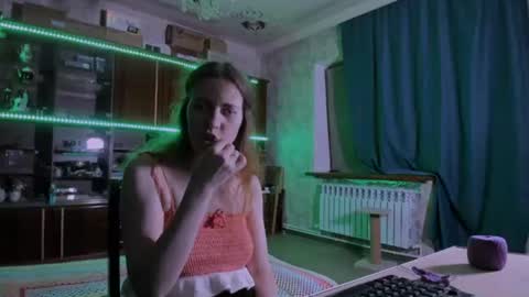 Ella online show from August 13, 5:16 pm