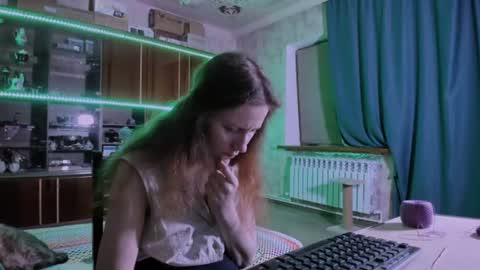 Ella online show from August 15, 4:55 pm