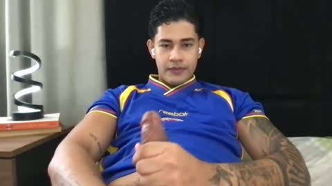 Javi    online show from July 11, 8:26 pm