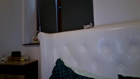 Pamela051087 online show from August 4, 5:21 pm