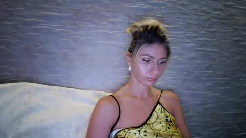 Pamela051087 online show from September 3, 12:35 am