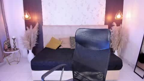 Pamela online show from August 5, 8:45 am