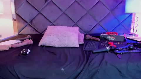 Pamela Ponce online show from August 13, 8:45 pm