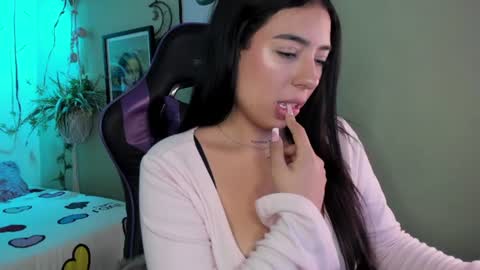 Ana Laura online show from August 12, 1:02 pm