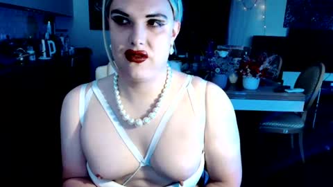 Sarina Williams online show from June 15, 8:23 am