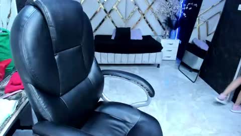 paris petit online show from July 25, 11:03 am