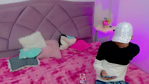party_fre_girl online show from August 11, 4:03 am