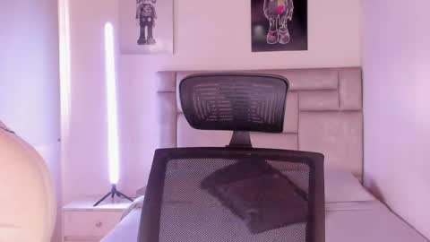 PAUL ROGER online show from August 8, 4:29 pm