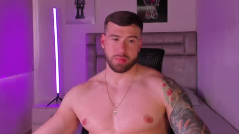 PAUL ROGER online show from August 9, 7:59 pm