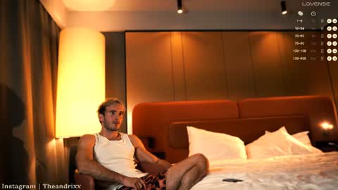 Paul online show from August 4, 9:34 pm