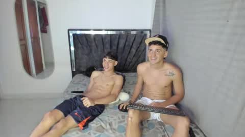 paul_tony13 online show from April 1, 2:09 am