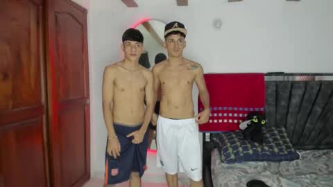 paul_tony13 online show from April 1, 3:20 pm