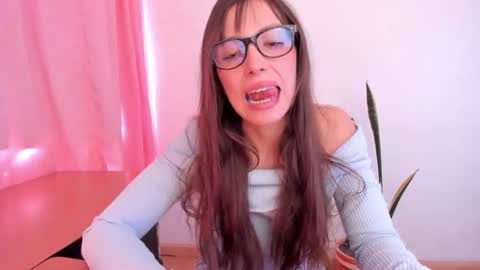 paulamiler_1 online show from July 8, 2:10 pm