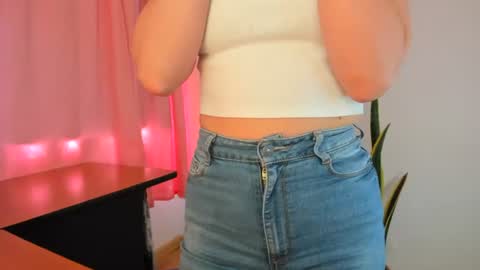 paulamiler_1 online show from July 21, 5:37 pm